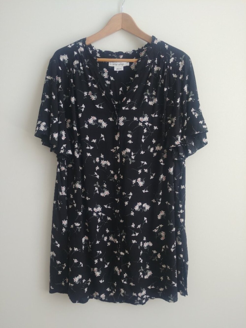 In Every Story 2X 100% viscose button down tunic top blouse black daisy